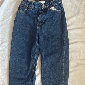 gorg pants 🫶🏻+ tight on me even tho i’m a 00 and this is a 4 so be careful!